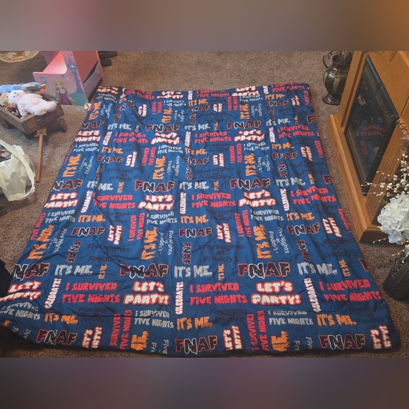 FNAF Five Nights at Freddys Reversible Comforter & Bed Sheet Pillowcase Set RARE - Picture 2 of 9
